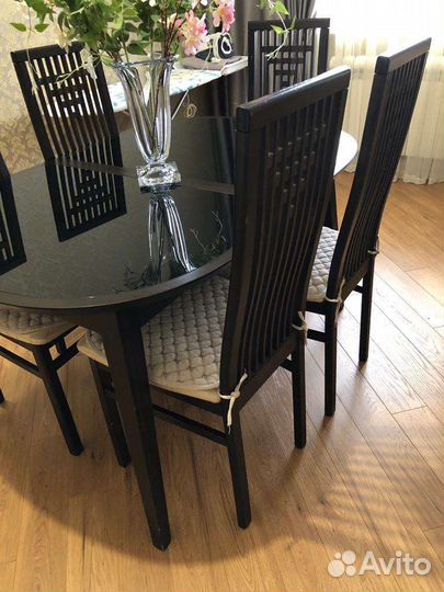 Кухонный стол и стулья