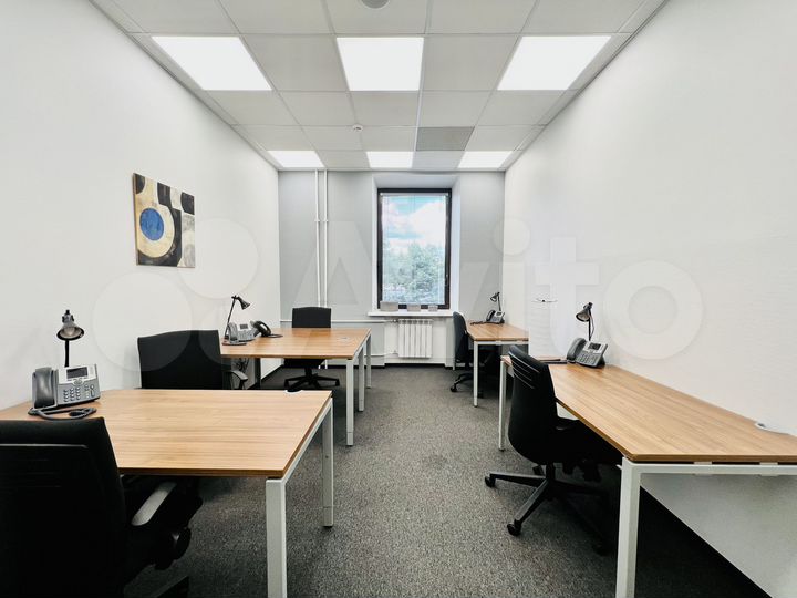 Просторный светлый офис с мебелью Аэропорт