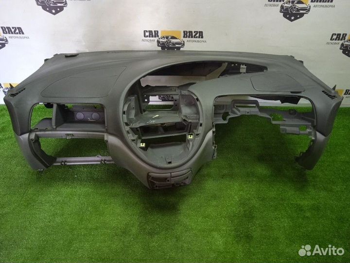 Передняя панель салона