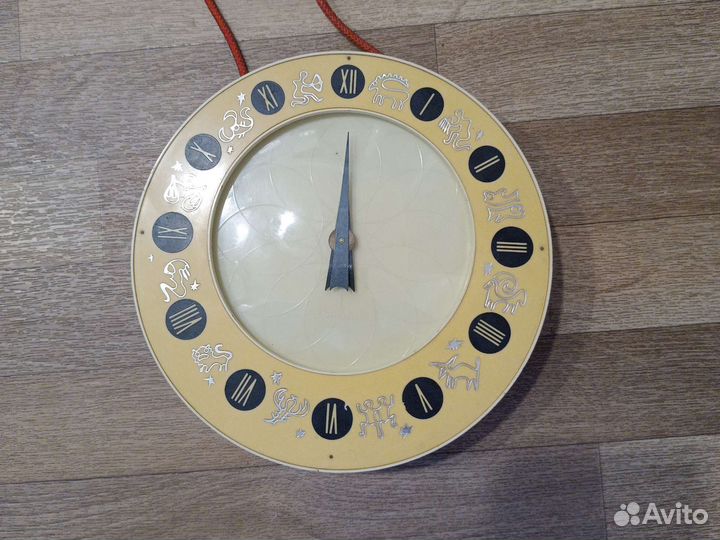 Часы настенные СССР Янтарь (работают)