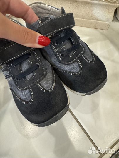 Кроссовки, босоножки 25-26