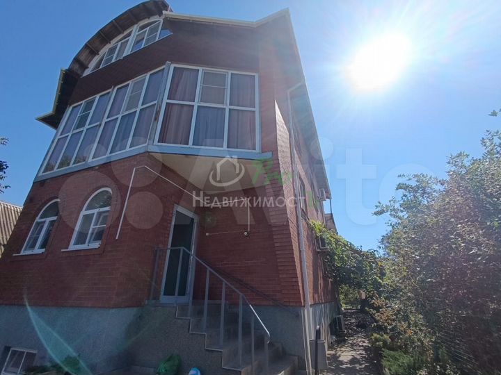 Дом 600,1 м² на участке 7 сот.