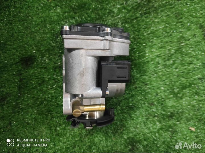 Дроссельная заслонка Volkswagen Golf 3 1.6