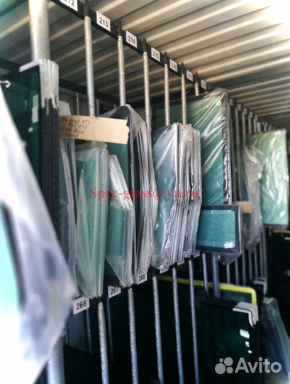 Стекло неподвижное Мини-погрузчик бобкэт T650