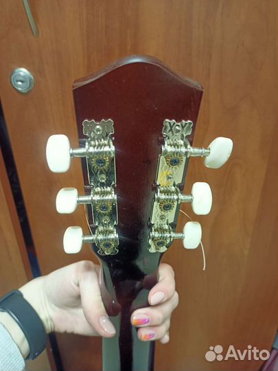 Акустическая гитара