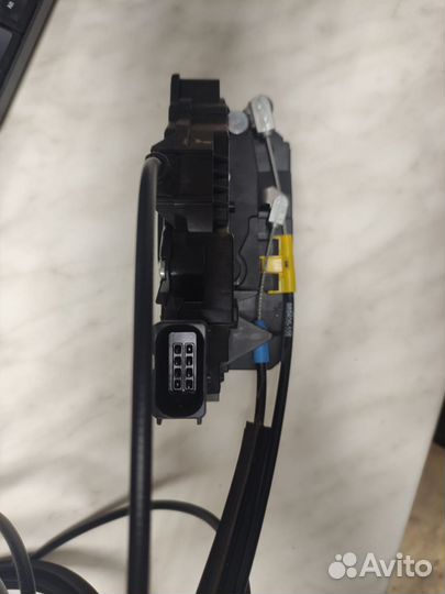 Замок двери сдвижной правый