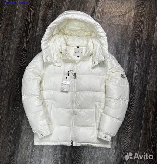 Стильный белый пуховик Moncler для холодов