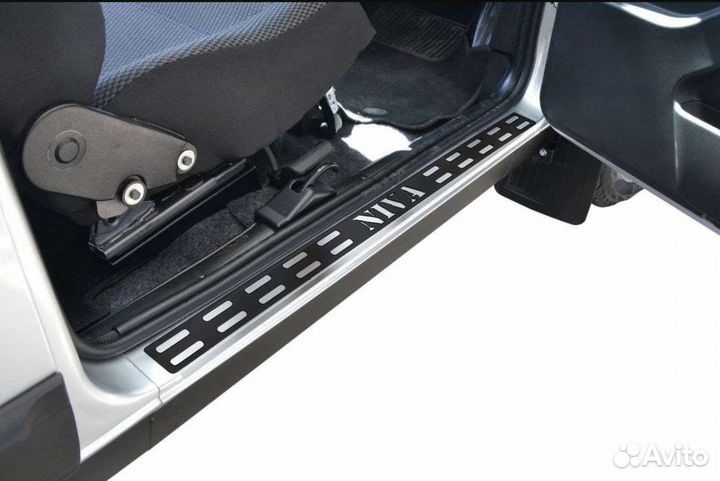 Накладки на пороги niva