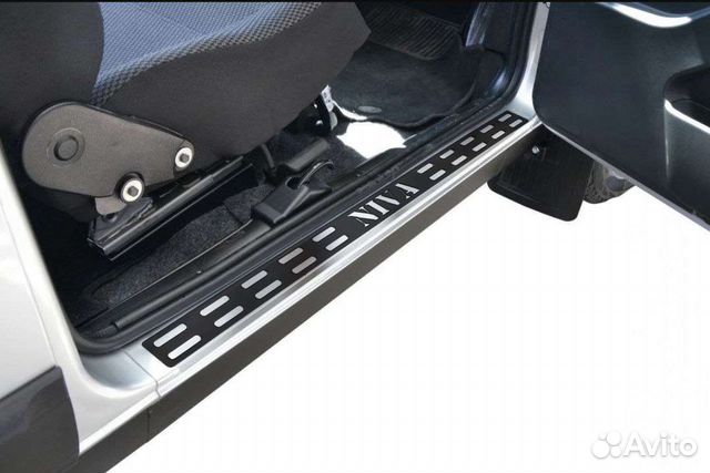 Накладки на пороги niva