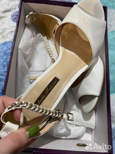 Босоножки белые 38 размер