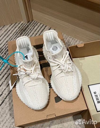 Кроссовки Adidas Yeezy Boost 350 V2 Bone белые