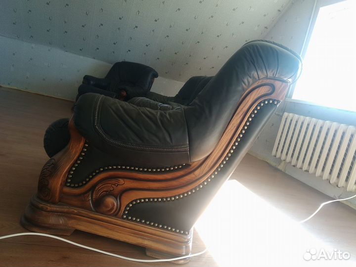 Кожаный уголок