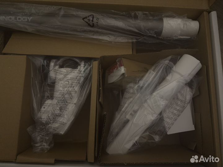 Вертикальный пылесос redmond rv-ur360