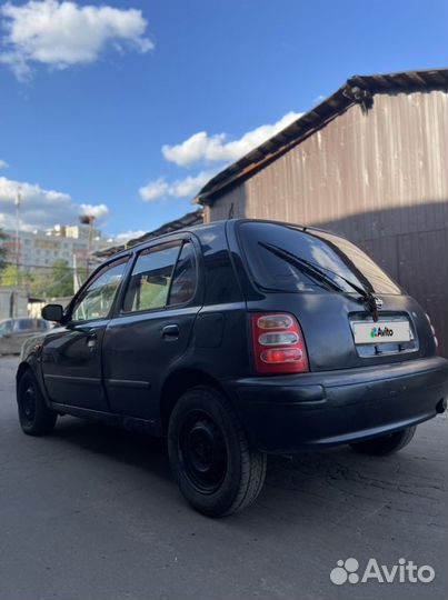 Nissan March 1.0 AT, 2001, 211 000 км