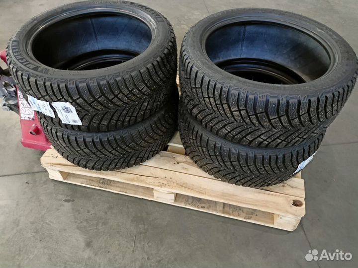 Michelin X-Ice North 4 245/40 R18