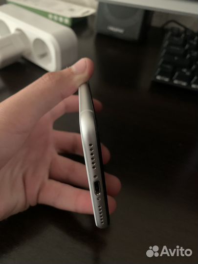 iPhone SE, 128 ГБ