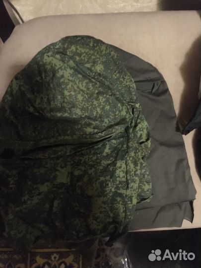 Шапка шлем, телефон 3 шт, игровые конфеты 4 шт