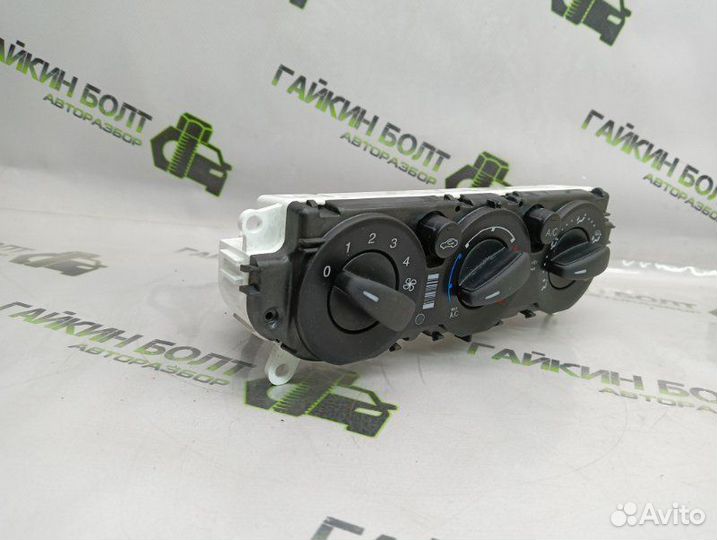 Блок управления климат-контролем Ford Focus