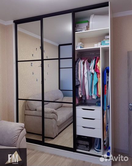 Шкаф-купе с зеркалом