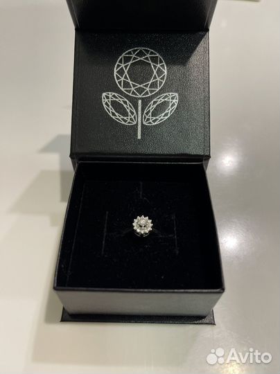 Кольцо с бриллиантом