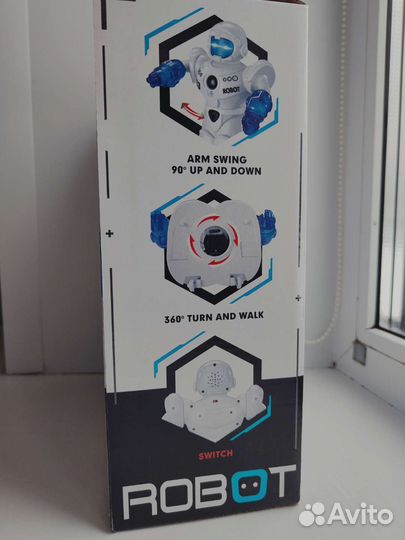 Игрушка робот от батареек