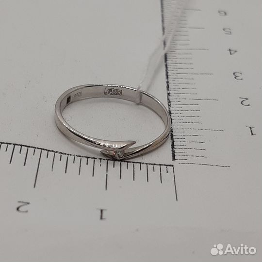 Золотое кольцо с бриллиантом 17,5р