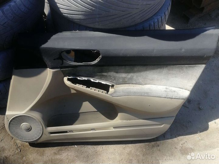 Обшивка передней правой двери хонда цивик 4Д