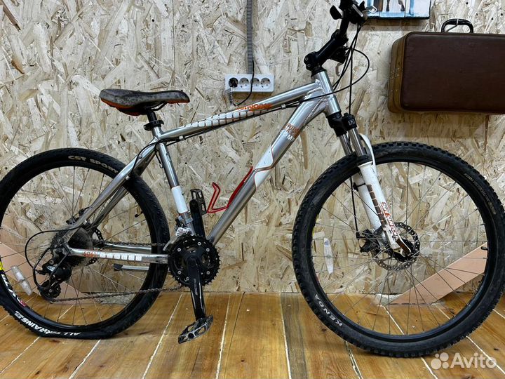 Mongoose Switchback Comp, рама М, колёса 26