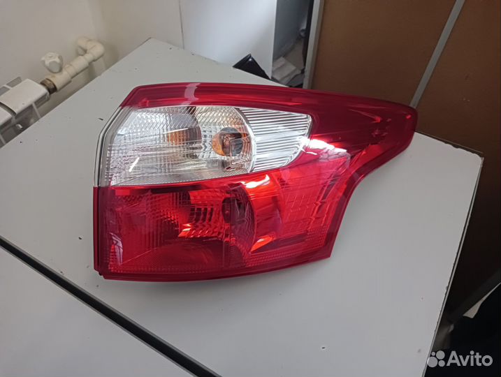 Фонарь правый ford focus III (2011) 1785512