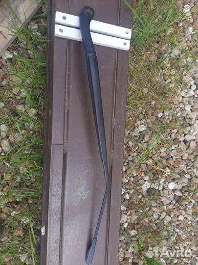 Поводок стеклоочистителя правый nissan qashqai Q10