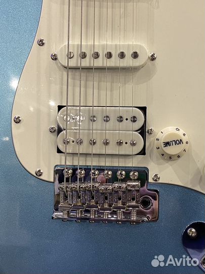 Электрогитара Stratocaster + Комбоусилитель 10вт