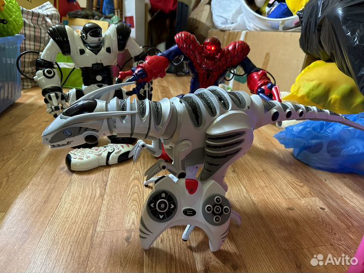 Робот динозавр