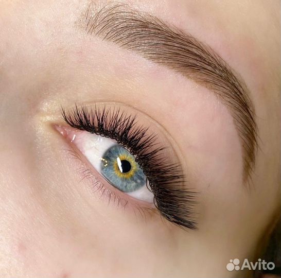 Наращивание ресниц и услуги бровиста