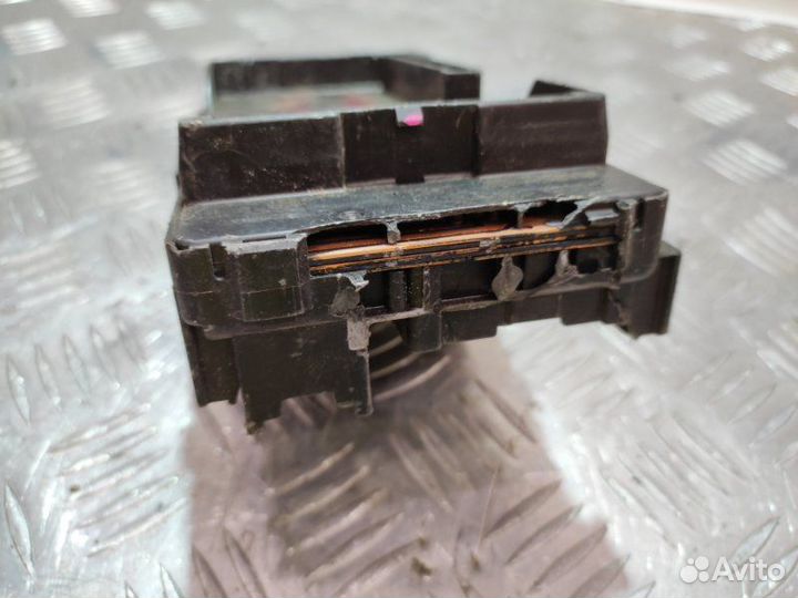 Блок предохранителей Mitsubishi Dingo 4G15 2000