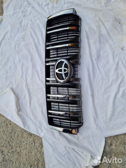 Решетка радиатора toyota Land cruiser 150 2011 год