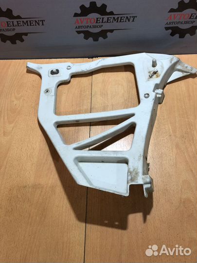 Кронштейн заднего бампера левый Ford Focus 2 седан