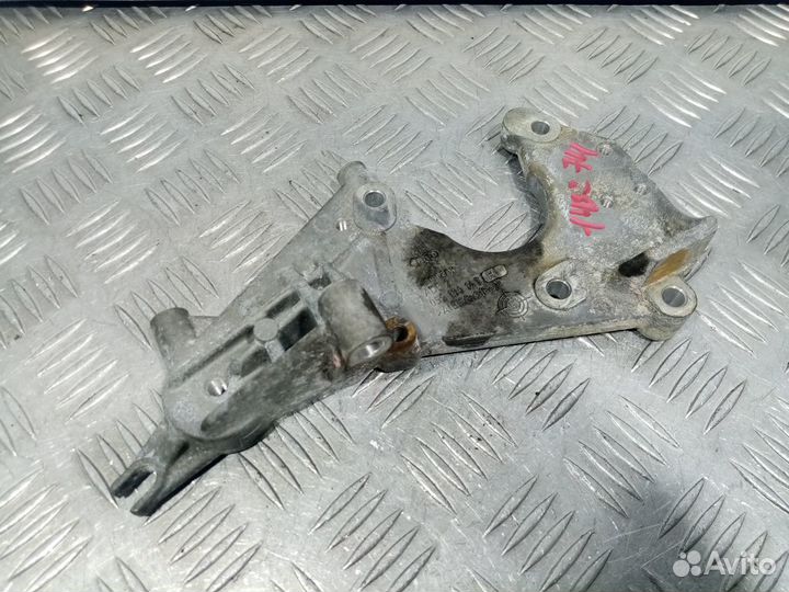 Б/У Кронштейн тнвд#001