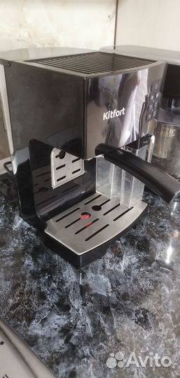 Продаётся кофеварка рожковая Kitfort KT-743