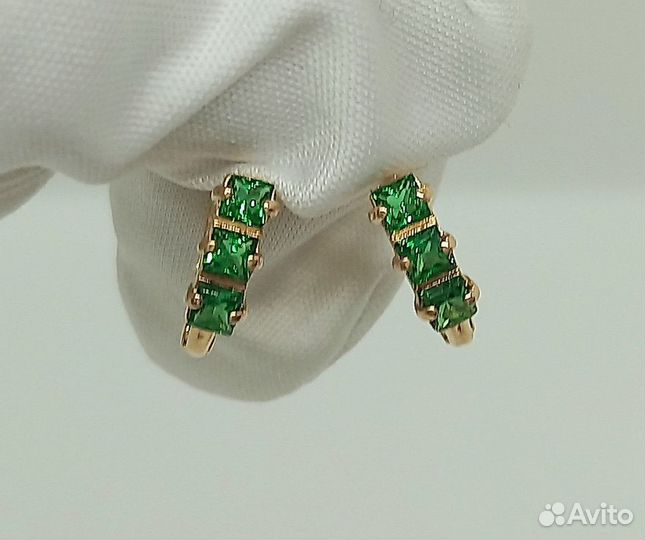 Золотые серьги с камнем