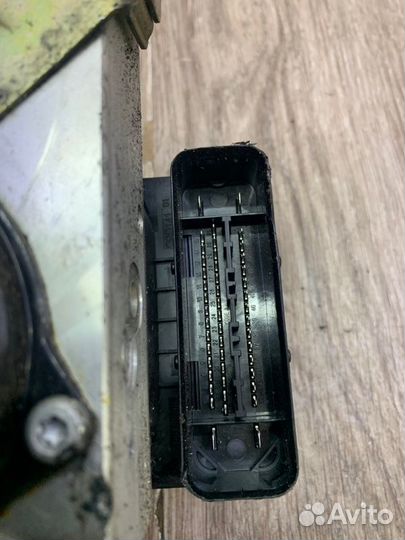 Блок abs Volkswagen Touareg внедорожник 2006