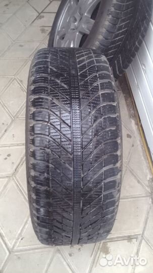 Goodyear Assurance TripleTred All-Season 235/55 R17 90H