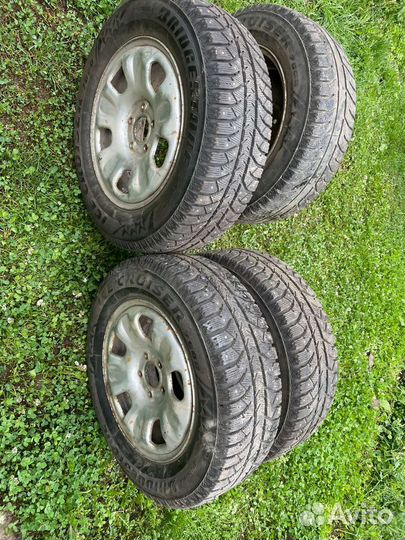 Bridgestone Ice Cruiser 7000 215/65 R16 98T