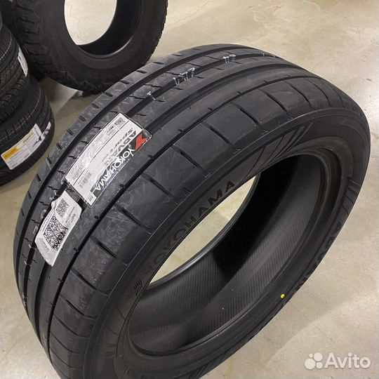 Yokohama Advan Sport V107 305/35 R23 Y