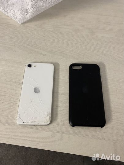 iPhone SE, 64 ГБ