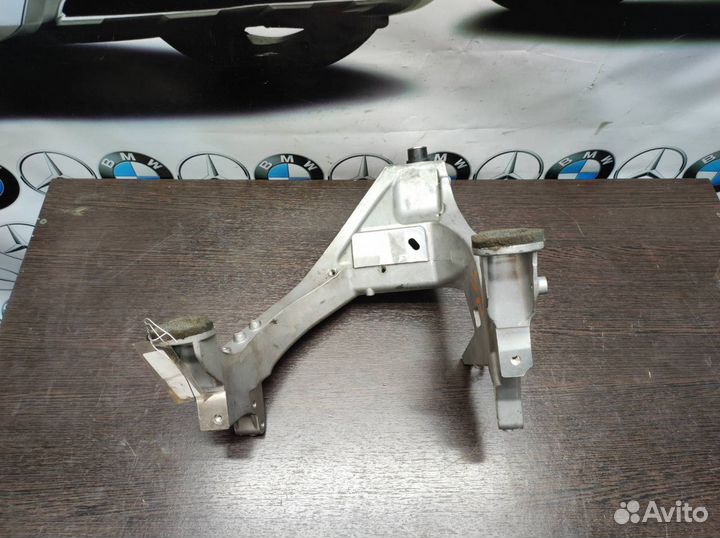 Кронштейн Bmw F02