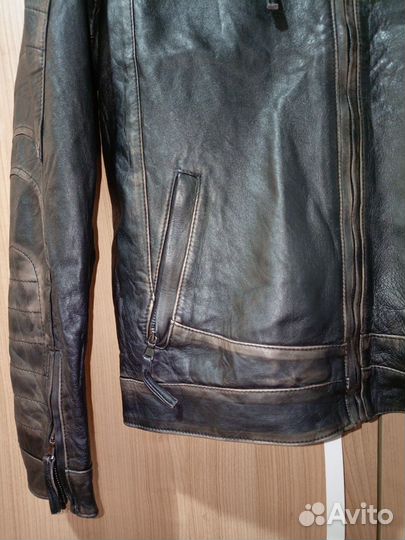 Кожаная куртка 46 Италия