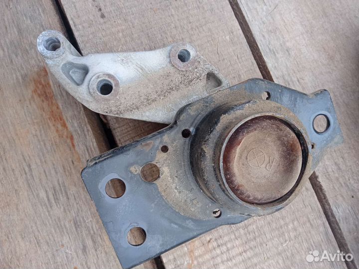 Подушка крепления двигателя Рено Колеос