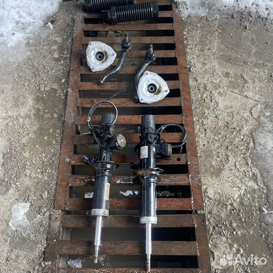 Продам переднюю подвеску на infinity QX70