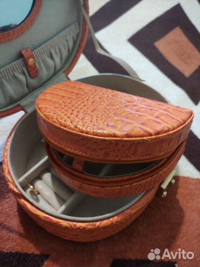 Шкатулка для ювелирных украшений