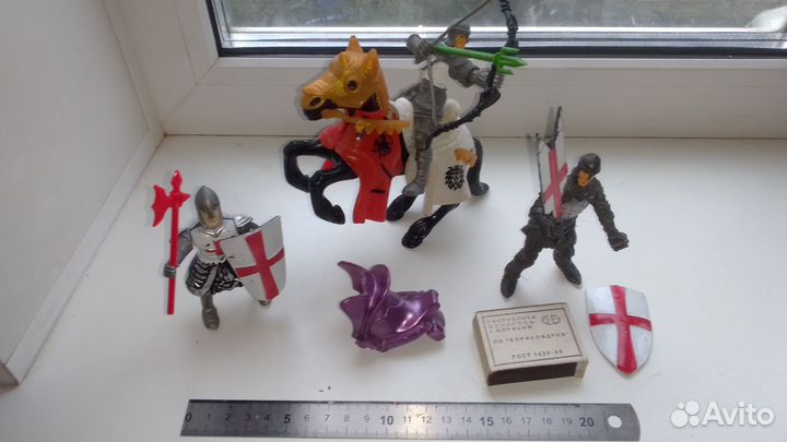 Солдатики разные - рыцари и индейцы